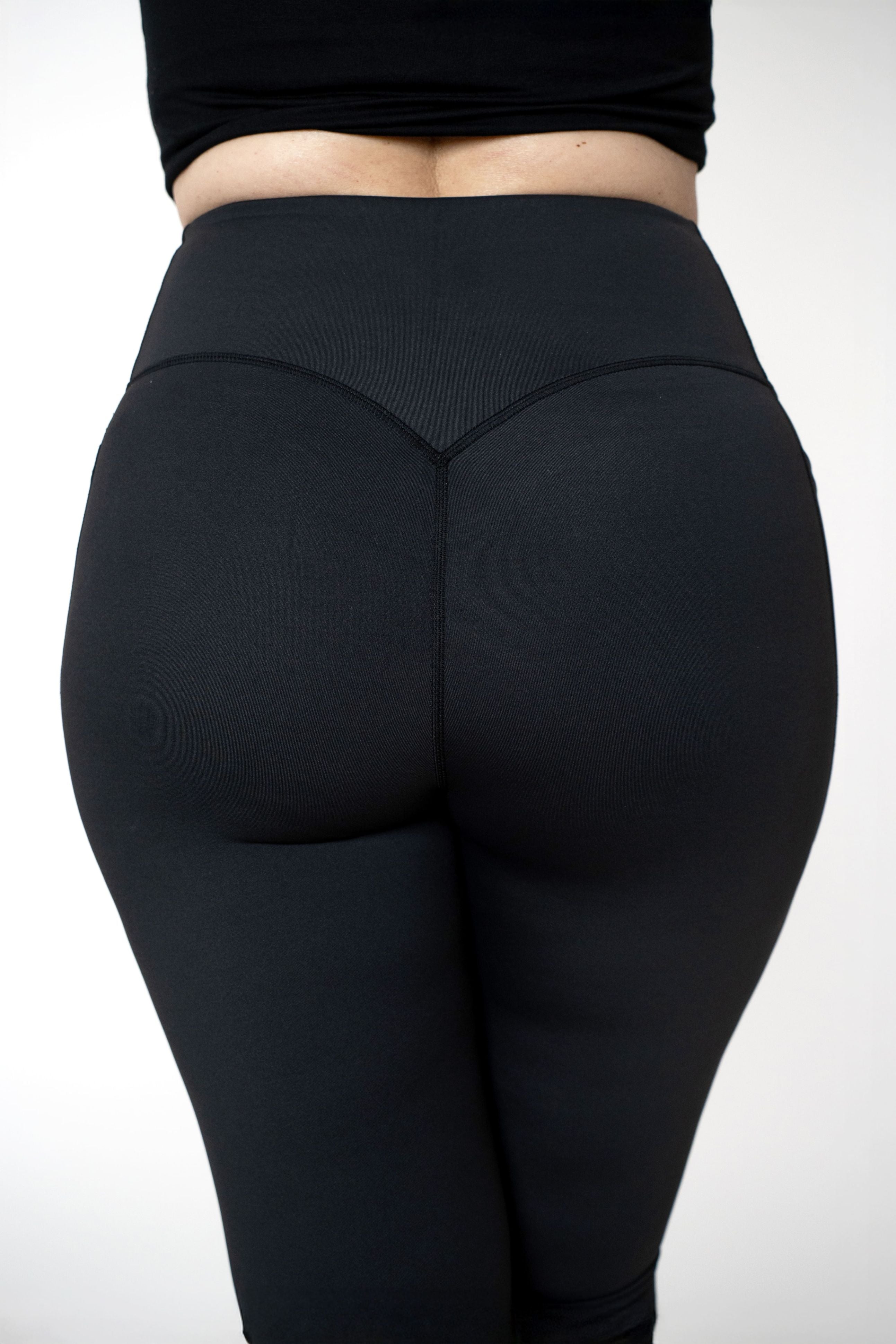 Sorte plus size leggings set bagfra med høj talje og sidelommer