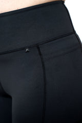 Excel Leggings brede waistband er udviklet til at blive siddende, så dine Leggings ikke glider ned. Det giver ekstra komfort
